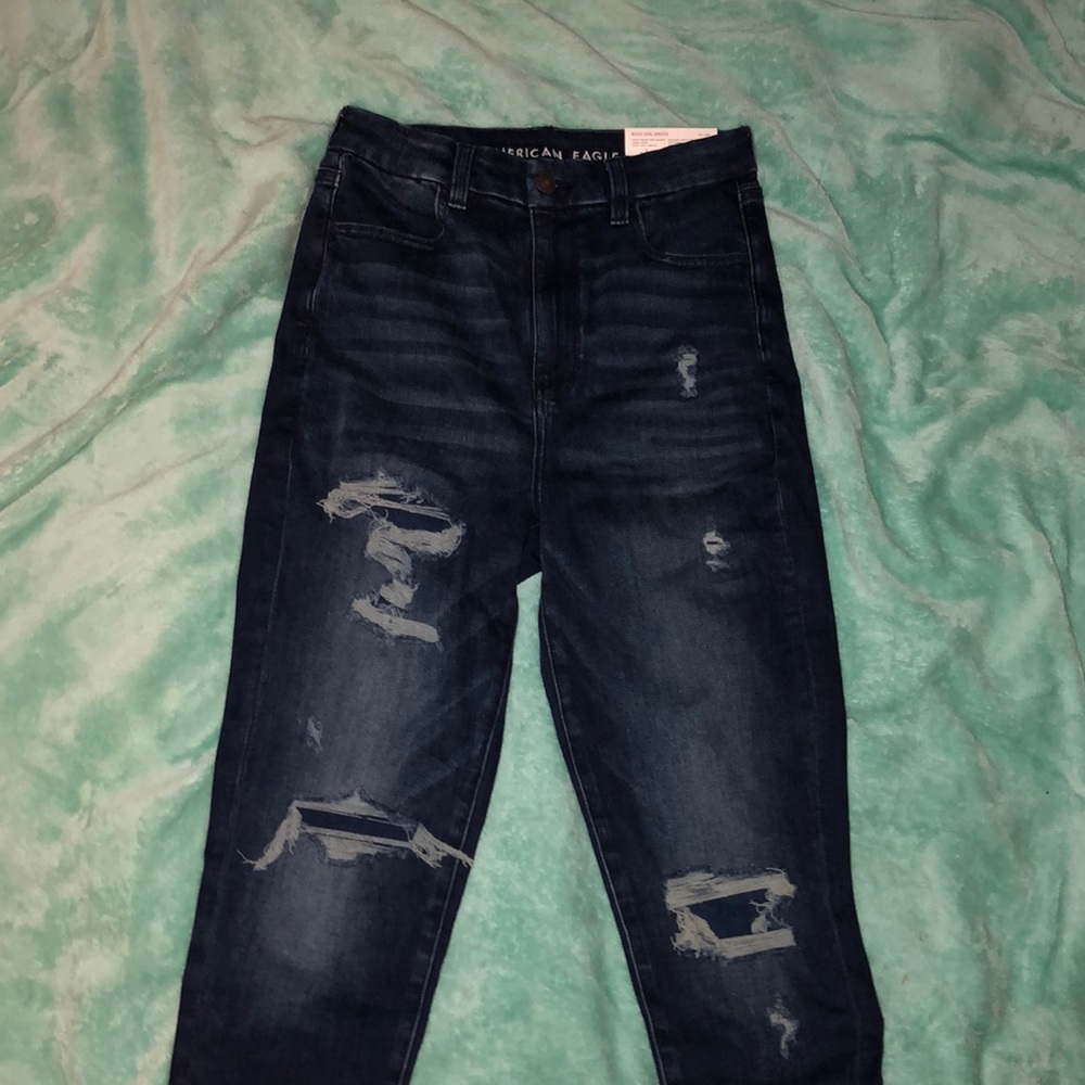 Curvy ripped american eagle jeans